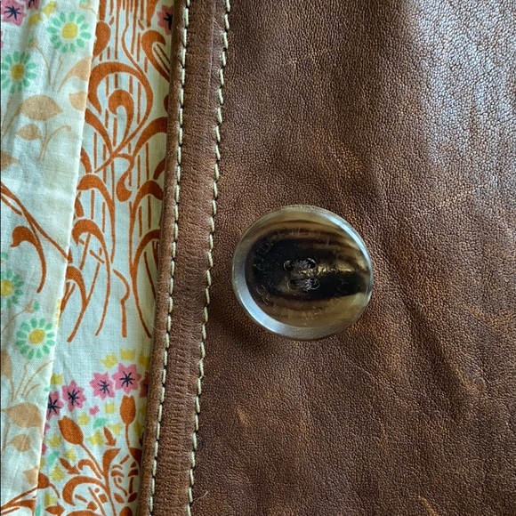 Leather and fur - Picture 8 of 8